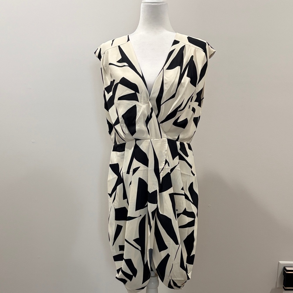Express Abstract Black and Cream Mini Dress - Picture 6 of 7